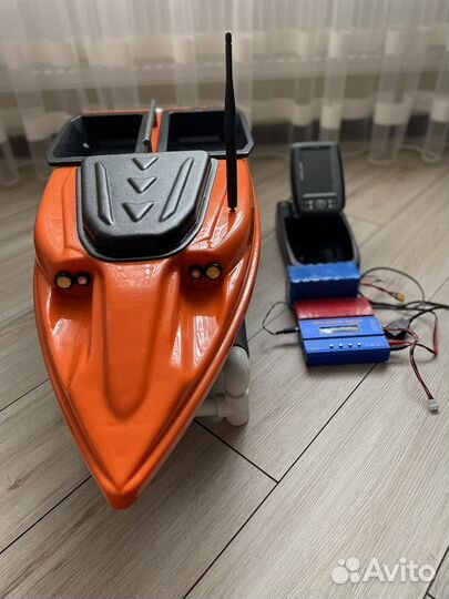 Прикормочный кораблик с gps и эхолотом