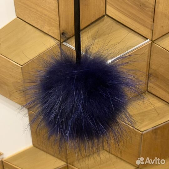 Меховые помпоны парные