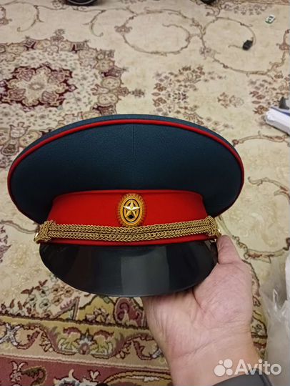 Фуражка полицейская и военная