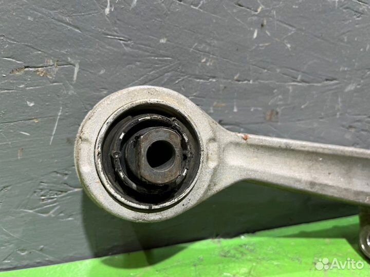 Рычаг подвески нижний правый Volkswagen Passat B5