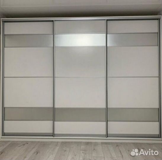 Шкаф с зеркалом
