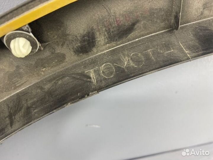 Накладка на крыло задняя правая Toyota Rav-4 XA40