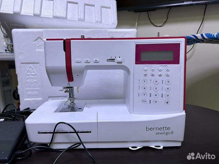 Швейная машинка Bernette 8