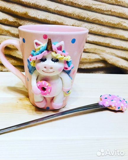 Кружка с декорацией из полимерной глины