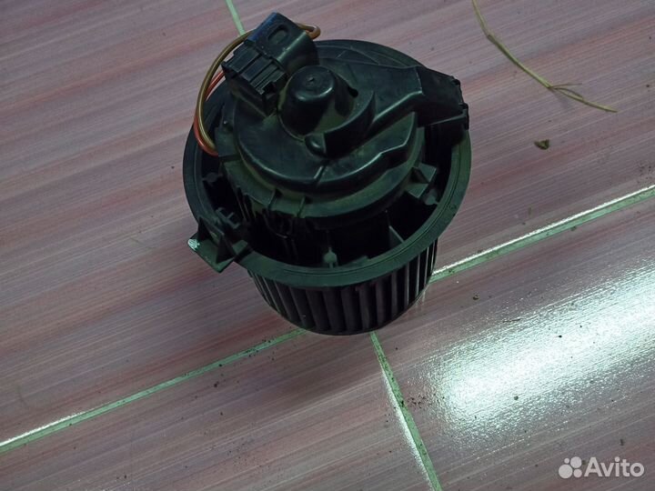 Моторчик печки отопителя Renault Logan 2 L8 2014