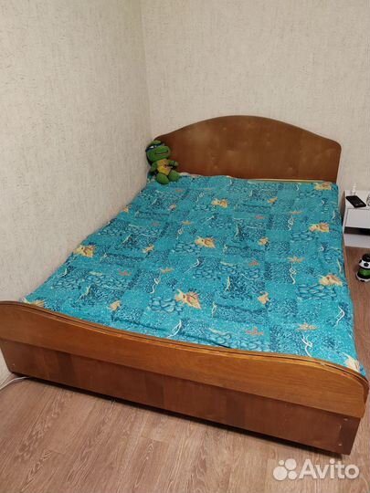 Кровать двухспальная с матрасом бу