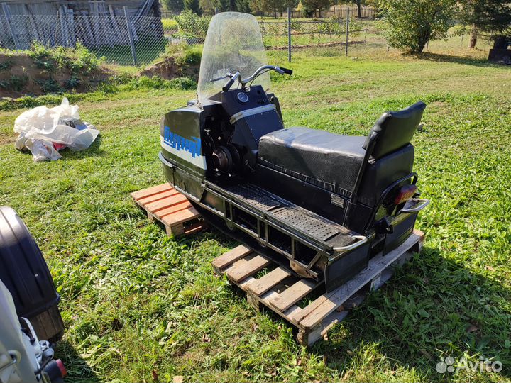 Продам снегоход буран