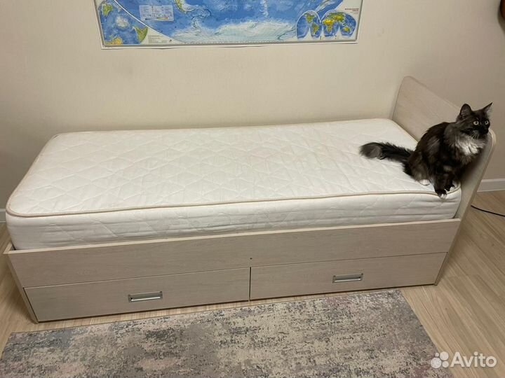 Кровать с матрасом 70*180