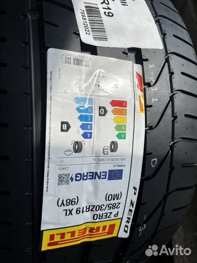 Pirelli P Zero 285/30 R19