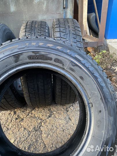 Bridgestone Blizzak Revo GZ 17.5/70 R14