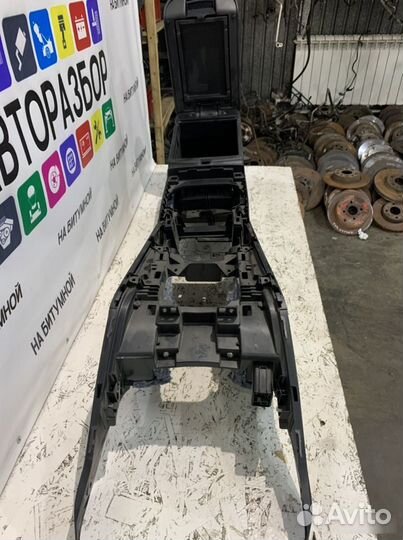 Консоль Mitsubishi Pajero Sport 3