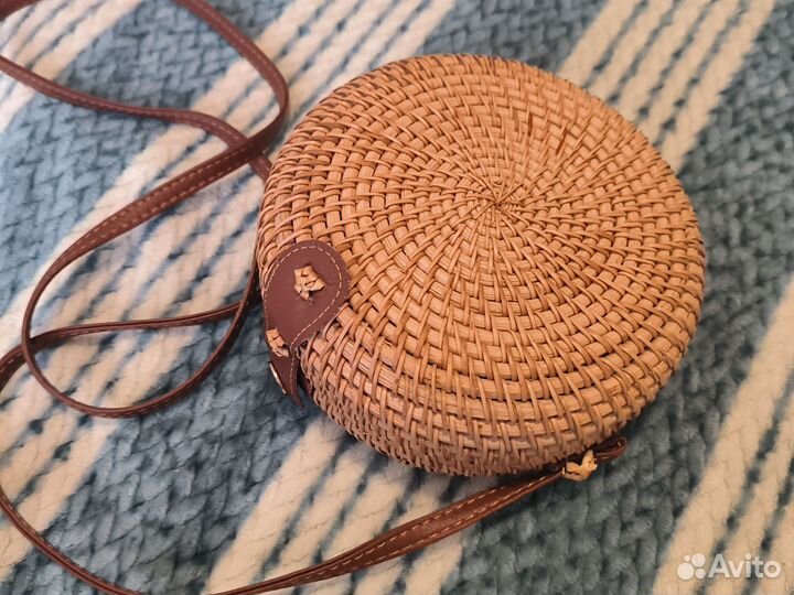 Продам сумочку из ротанга