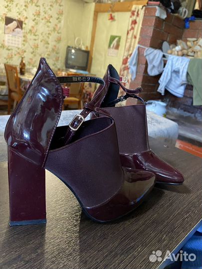 Босоножки женские