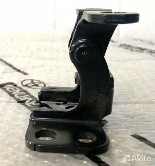 Петля крышки багажника Toyota Rav4