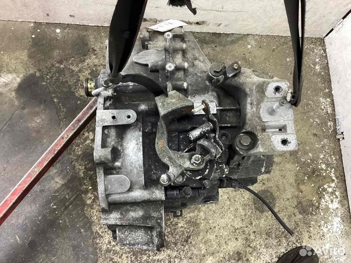 МКПП (механическая коробка переключения передач) V