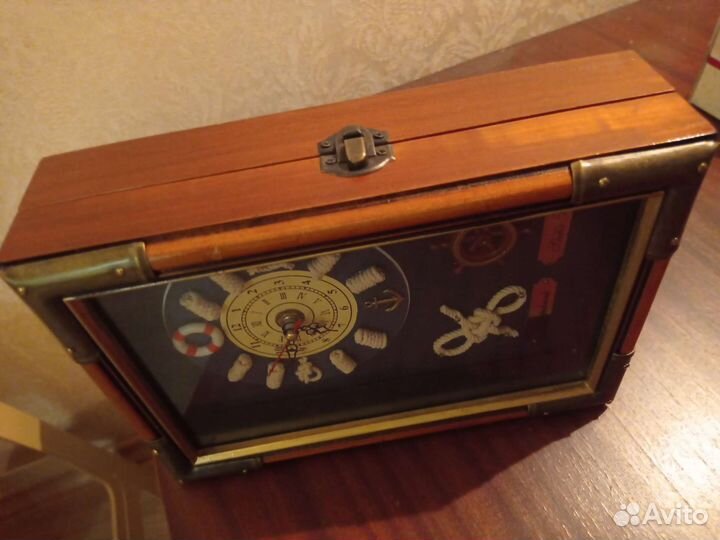 Оригинальная ключница-часы, настенная