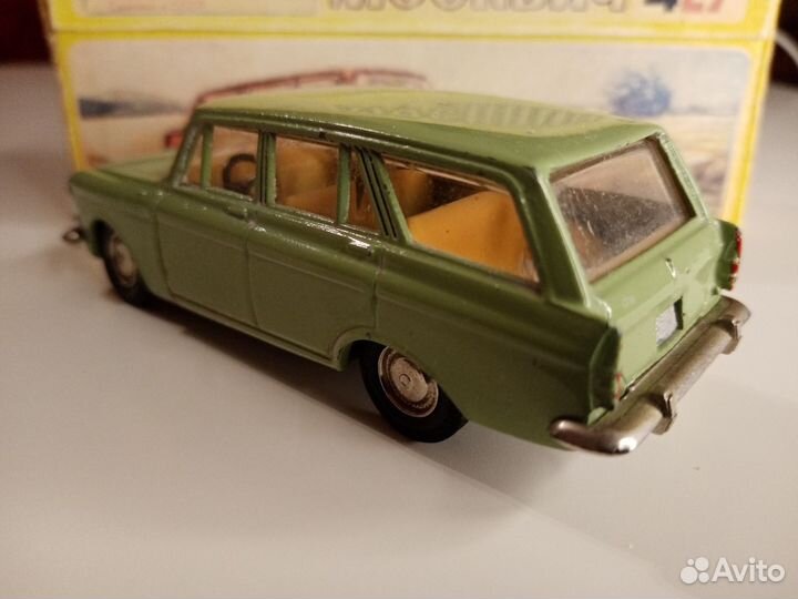 Модель автомобиля Москвич 427 в масштабе 1,43