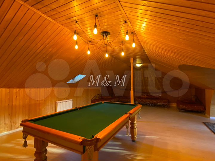 Коттедж 900 м² на участке 10 сот.