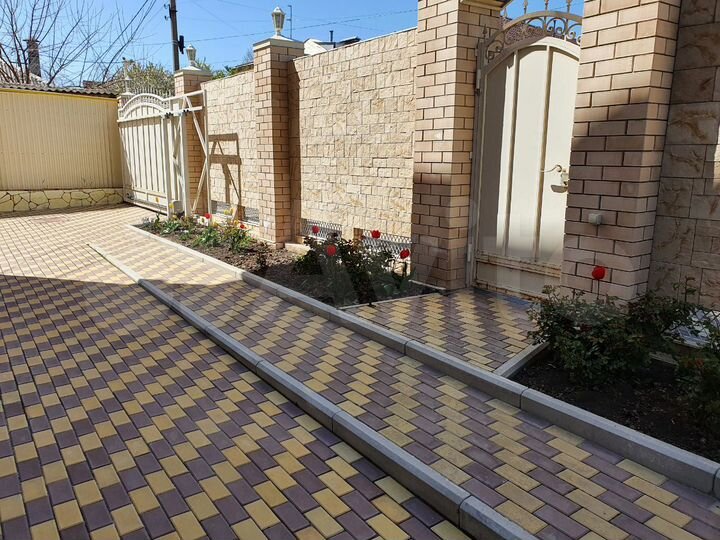 Дом 455 м² на участке 5 сот.