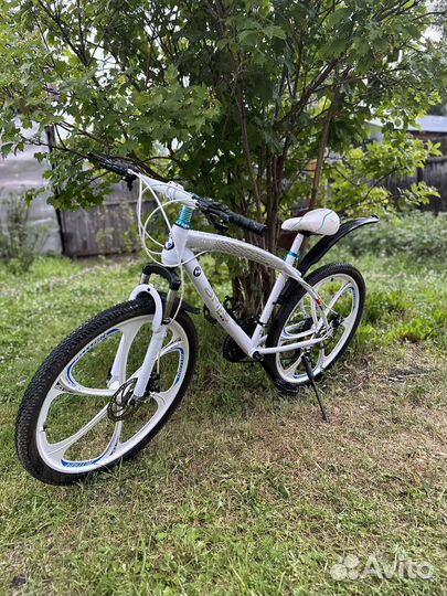 Велосипед на литых дисках BMW