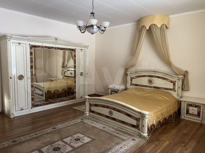 Коттедж 550 м² на участке 3 га