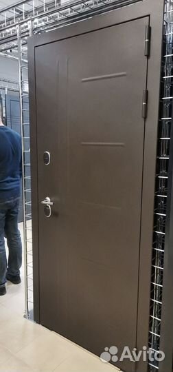 Дверь входная термо-люкс фактурный шоколад