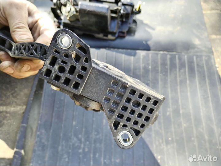 Педаль газа таета камри V50 2013г