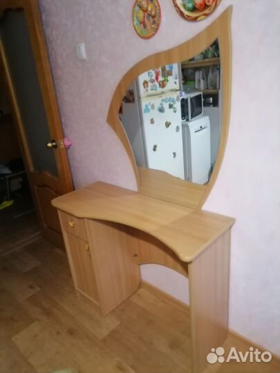 Туалетный столик с зеркалом бу