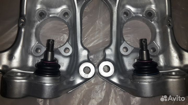 Lexus LS 460-600 Кулак поворотный передний