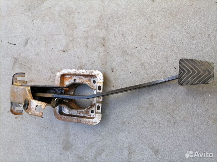 Педаль тормоза Mitsubishi Lancer 9