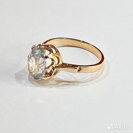 Золотое кольцо с камнем