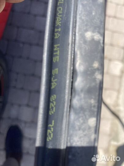 Уплотнитель капота skoda rapid