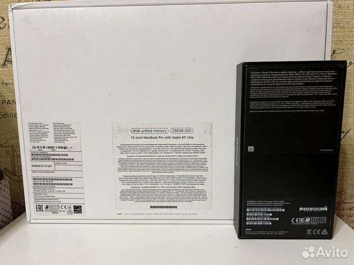 Коробка от Macbook и iPhone
