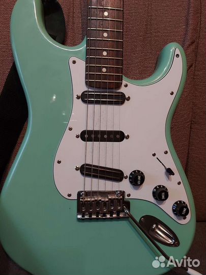 Продается электро гитара