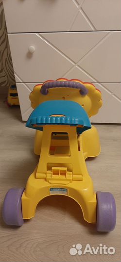 Каталка толокар, ходунки, львенок Fisher price