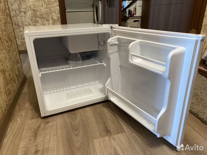 Холодильник Dexp TD050D