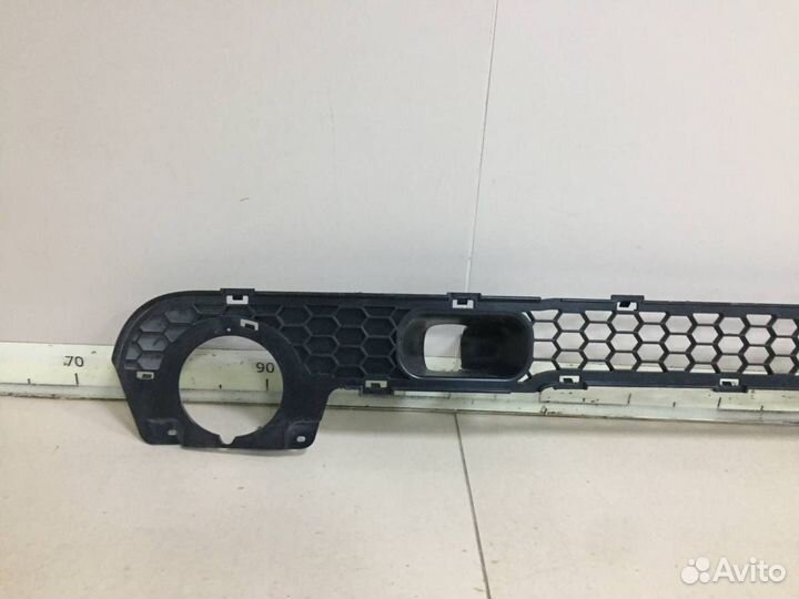 Решетка в бампер центральная Chevrolet Niva 2002-2009