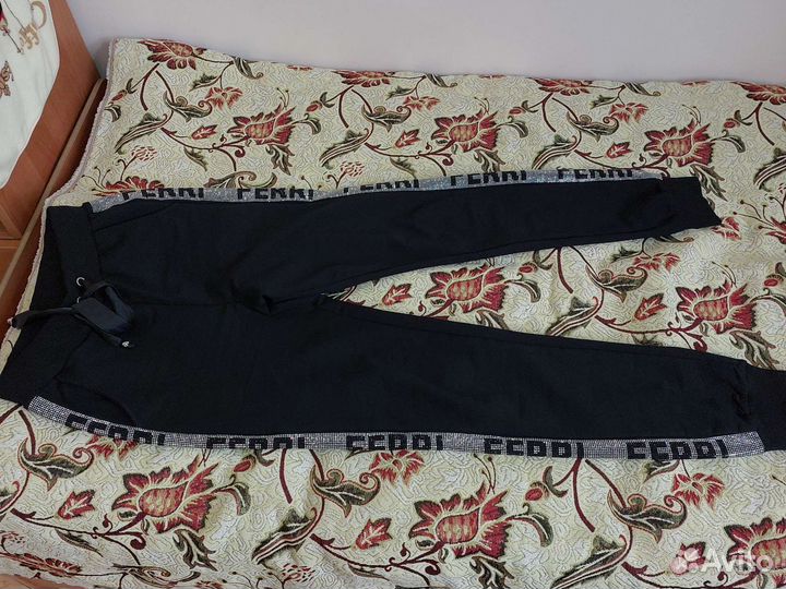 Спортивный костюм женский