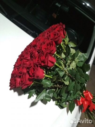 Букет из пышных эквадорских роз