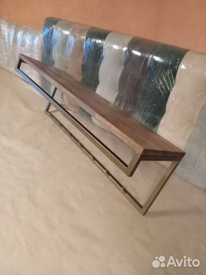 Вешалка настенная из металла и массива бука