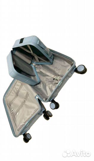 Чемодан с бьюти кейсом