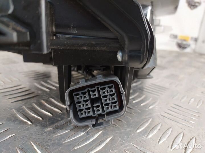 Фара передняя правая R Mazda 6