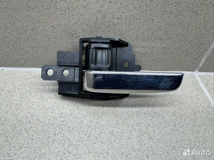 Ручка двери внутренняя передняя левая Mitsubishi