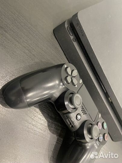 Sony Playstation 4 + два джойстика