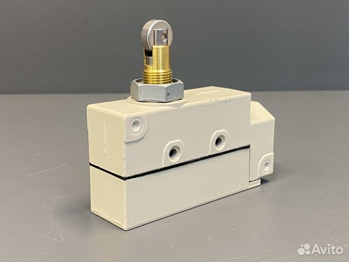 Omron ZE-Q22-2S Датчик, новый, 1 шт