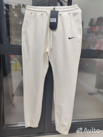 Штаны спортивные Nike молочного цвета