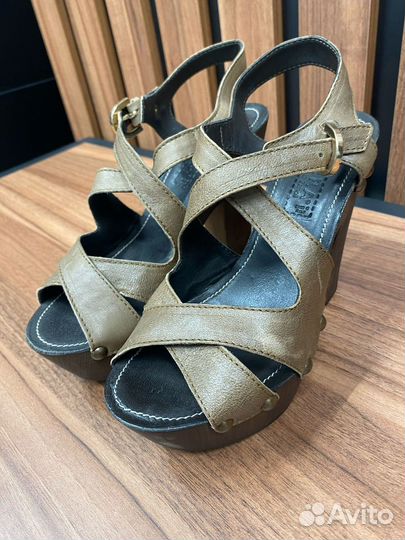 Босоножки женские