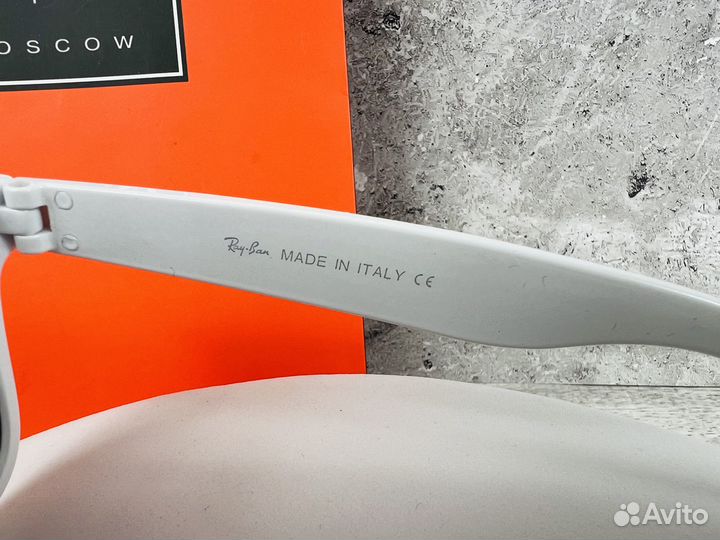 Солнцезащитные очки Ray ban