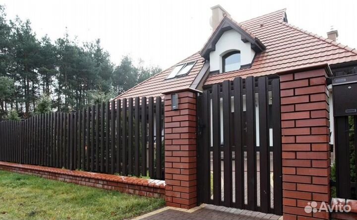 Забор из евроштакетника,ворота под ключ