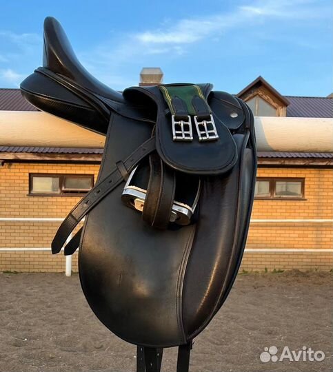 Выездковое седло